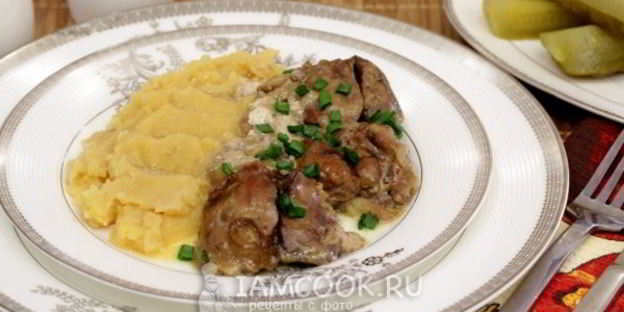 печень тушеная в сметане в мультиварке