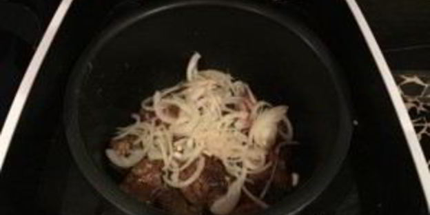 печень в мультиварке со сметаной