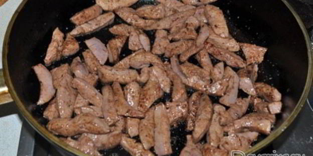 печень в сливочном соусе бешамель