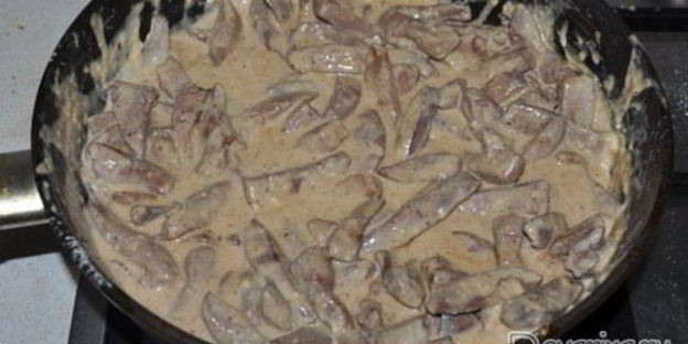 печень в сливочном соусе бешамель