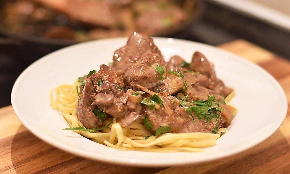 Рецепт свиной печени в сметане с луком тушеная