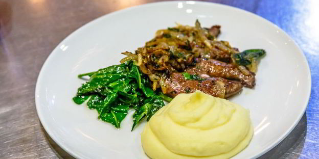 телячья печень со шпинатом