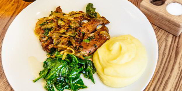 телячья печень со шпинатом