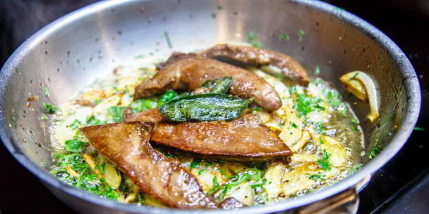 телячья печень со шпинатом