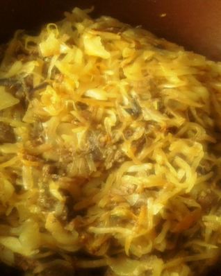 Жареная капуста с куриной печенью