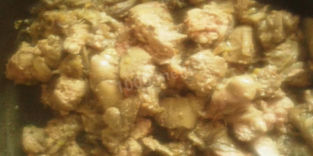 жареная капуста с куриной печенью