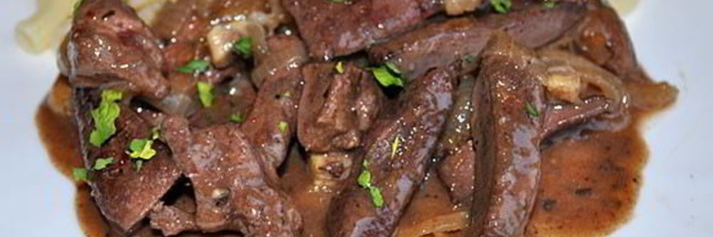 Жареная печень с винным соусом