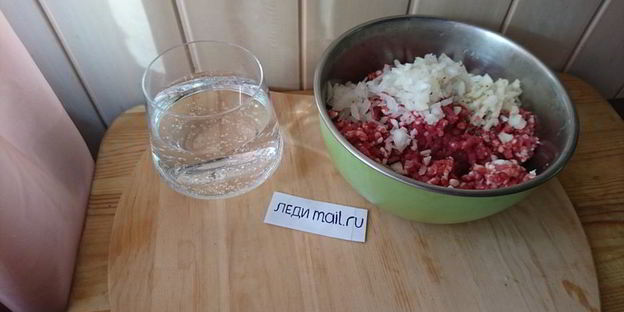 хинкали с минеральной водой