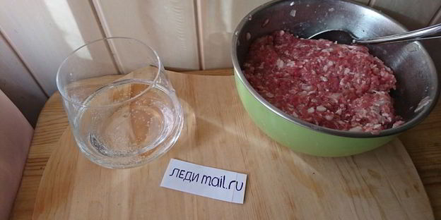 хинкали с минеральной водой