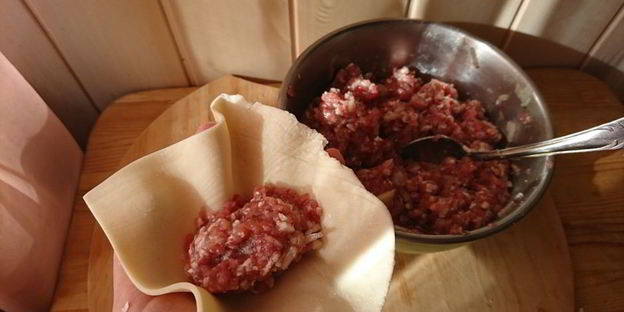 хинкали с минеральной водой