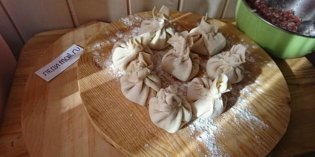 хинкали с минеральной водой