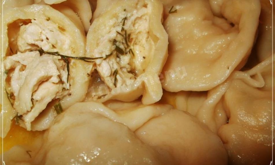 Рецепт куриных пельменей с курицей и сыром