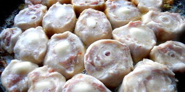 ленивые пельмени на овощной подушке