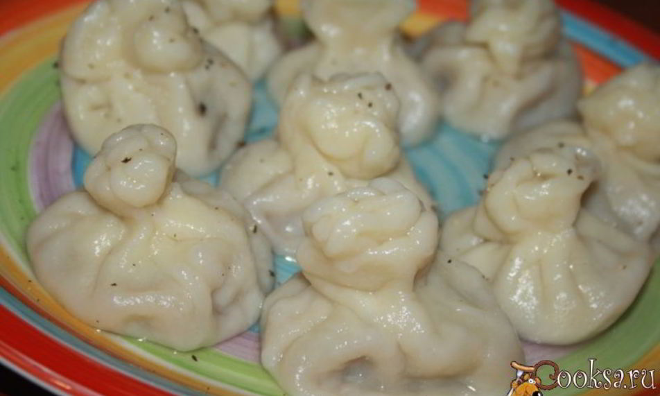 Рецепт мини-хинкали с говядиной, пекинской капустой и соевым соусом