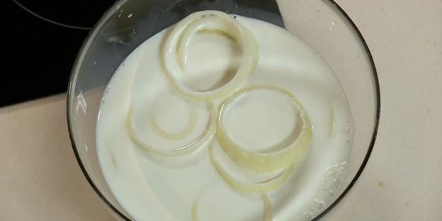 пельмени медвежьи уши со смешанным фаршем и розовой сметаной