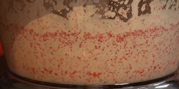 пельмени медвежьи уши со смешанным фаршем и розовой сметаной