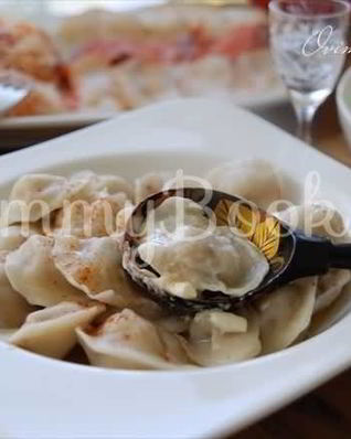 Пельмени с фаршем и соком ягод