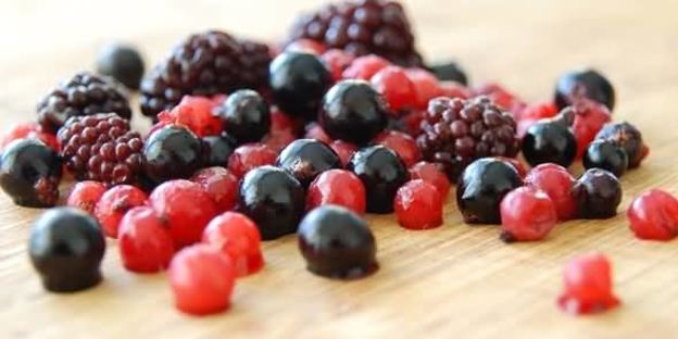 пельмени с фаршем и соком ягод