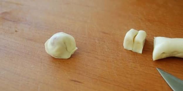 пельмени с фаршем и соком ягод