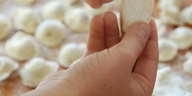 пельмени с фаршем и соком ягод