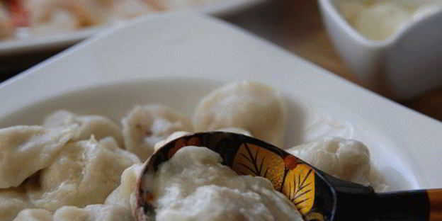 пельмени с фаршем и соком ягод