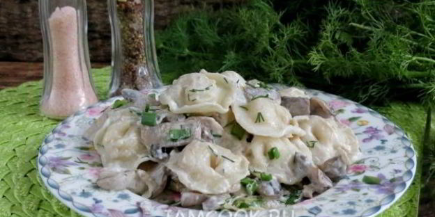 пельмени с грибами в горшочках в духовке