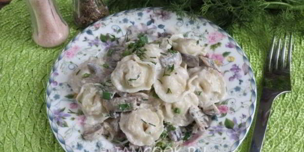 пельмени с грибами в горшочках в духовке