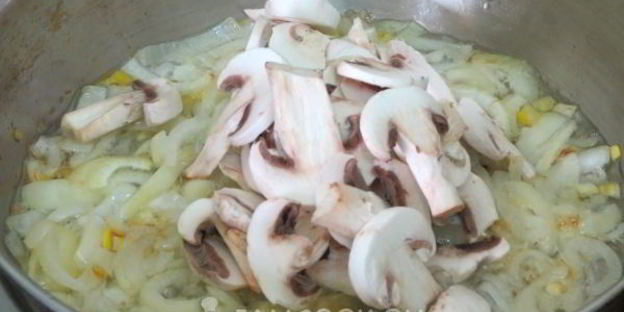 пельмени с грибами в горшочках в духовке