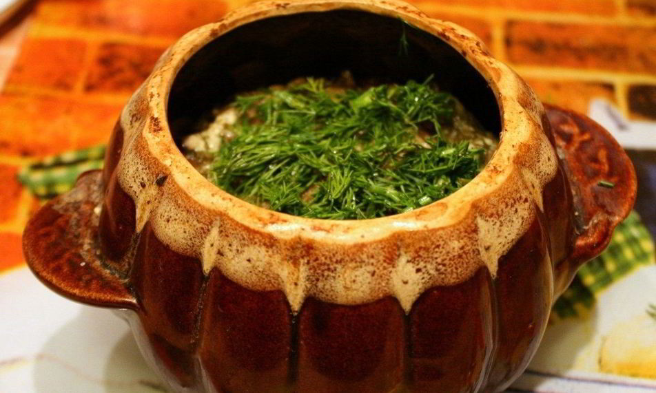 Рецепт пельменей с грибами в горшочках