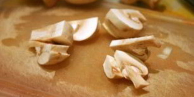 пельмени с грибами в горшочках