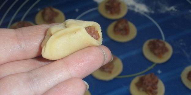 пельмени с гусем, гречкой и овощами