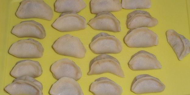 пельмени с гусем, гречкой и овощами