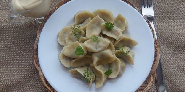 пельмени с гусем, гречкой и овощами