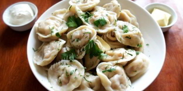 рыбные пельмени с овощами