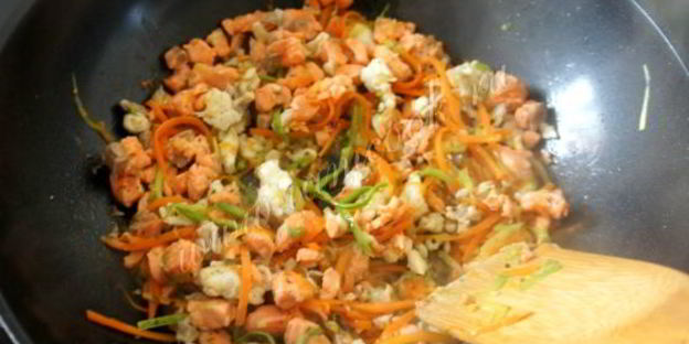 рыбные пельмени с овощами