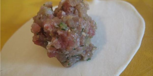 вонтоны с луком и свининой