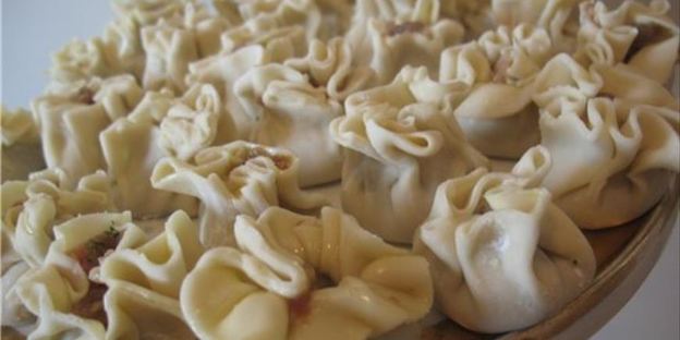 вонтоны с луком и свининой