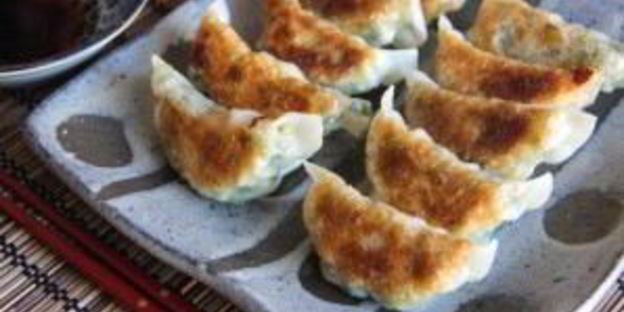 японские пельмени с креветками