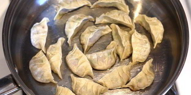 японские жареные пельмени