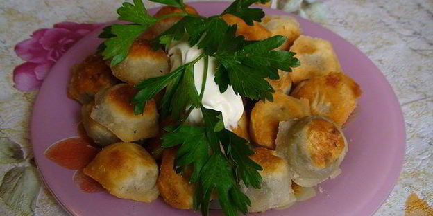 жареные пельмени с грибами из заварного теста