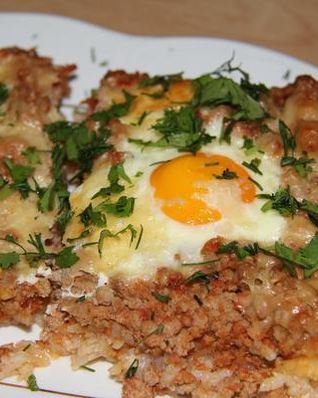 Джамбалайя — рис с фаршем и яйцами запеченные