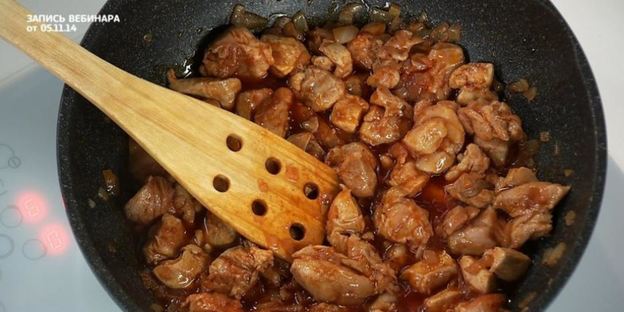 испанская паэлья с курицей и тигровыми креветками