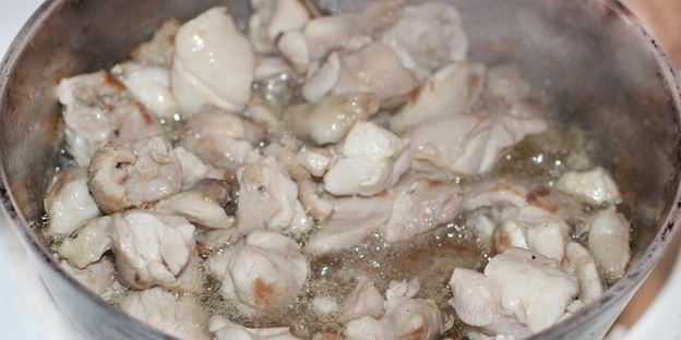 пилав с курицей, булгуром и изюмом