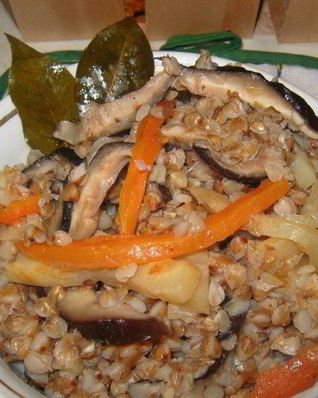 Плов из гречки с грибами