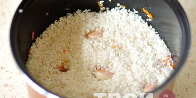 плов из свинины в мультиварке