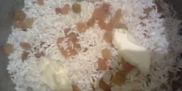 плов с курагой и изюмом