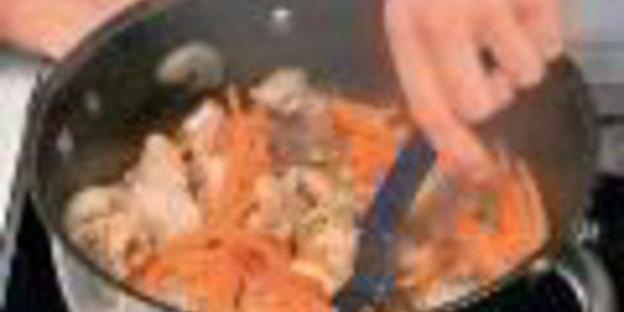 плов с курицей в кастрюле