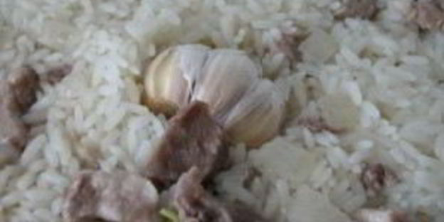 плов со свининой и барбарисом