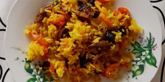 сладкий плов в мультиварке с сухофруктами, изюмом