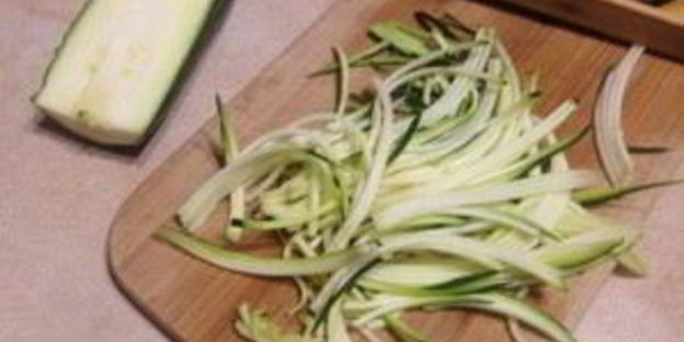 пп-паста из цукини с курицей и моцареллой